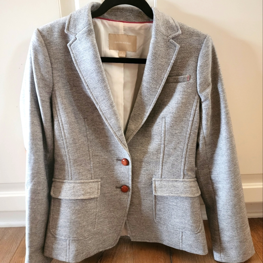 Banana Republic Wool Blazer with elbow patches. Great tweed . Size 6